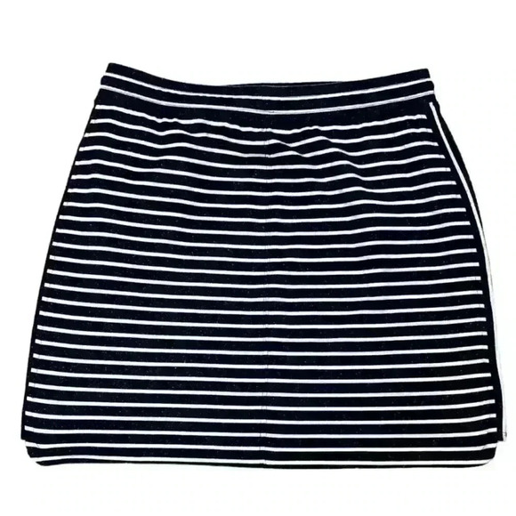 T BY TALBOTS PULL-ON ATHLETIC SKIRT - Picture 3 of 5